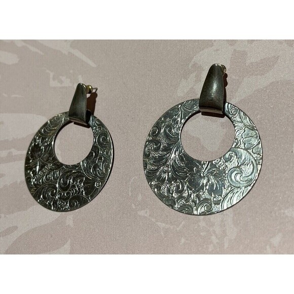 Vintage 70s Silver Tone Filigree Flower Hoop Clip Earrings Boho Hippie - Picture 4 of 9